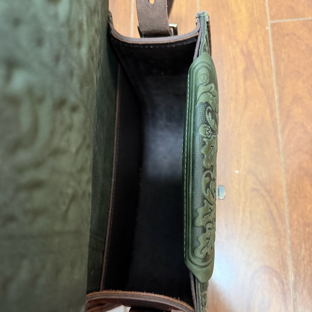 Hand-tooled Ukrainian Leather Saddle Bag - Picture 6 of 7